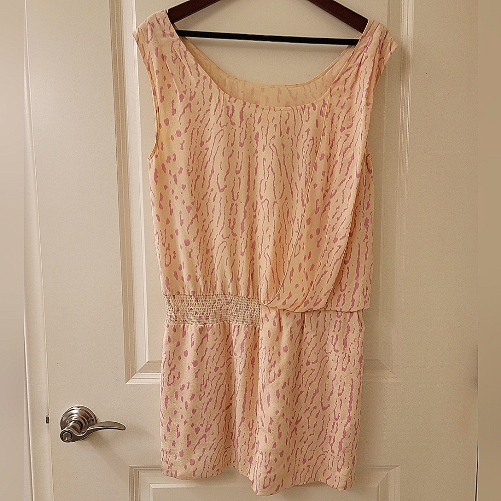 Sleeveless flowy short dress